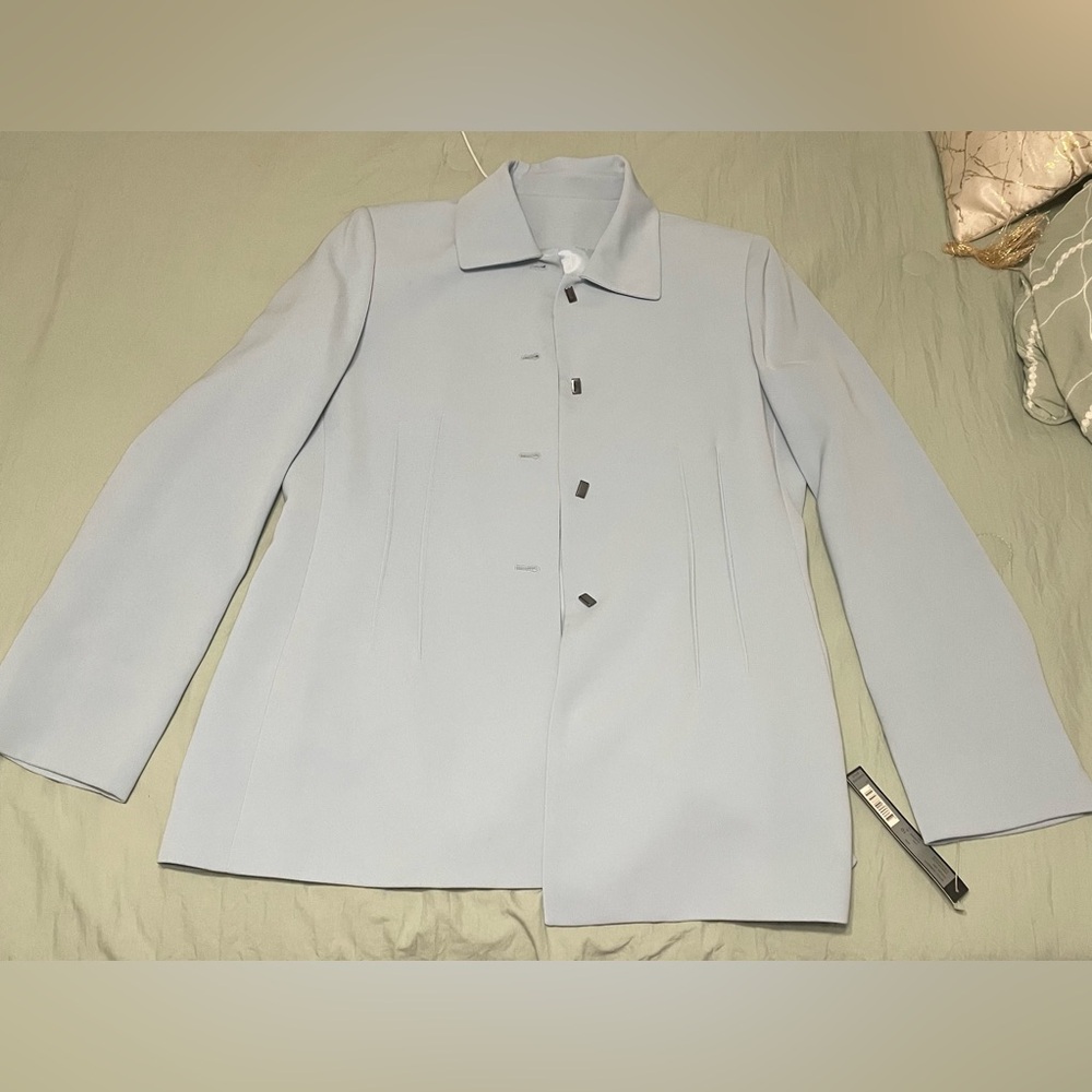 TAHARI Women's blazer size 10 in powder blue 100% lining